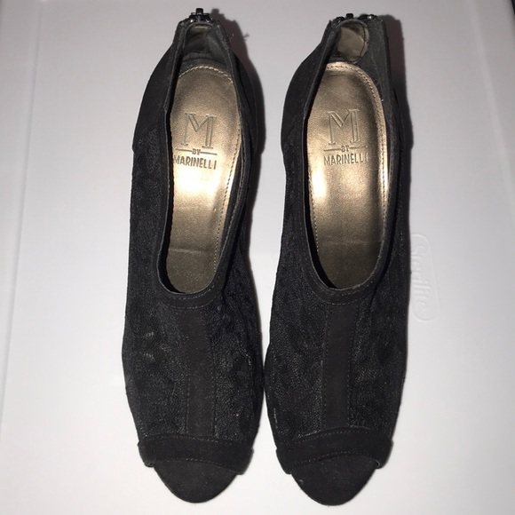 Black lace heels! - Picture 1 of 2